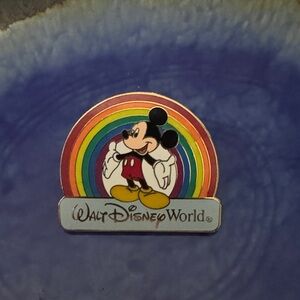 Vintage Walt Disney World Mickey Mouse Rainbow trading Pin
